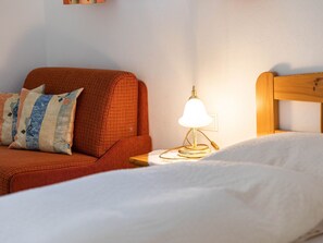 4 bedrooms, cots/infant beds, bed sheets - Valley-view Apartment in Zell am see With Sauna (Zell am See)