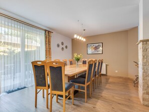 Dining - Valley-view Apartment in Zell am see With Sauna (Zell am See)