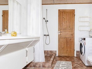 House | Bathroom - 8 Person Holiday Home in Hojslev (Hojslev)