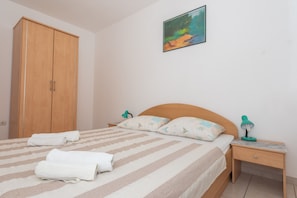 Room amenity - Lovely Holiday Home in Okrug Gornji near Sea (Okrug)