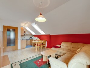 Living room - Cozy Apartment in Mariapfarr near Outdoorparc Lungau (Mariapfarr)