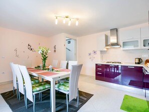 Dining - Lush Holiday Home in Svibovec Podravski with Hot Tub (Sracinec)