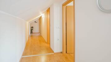 3 bedrooms, bed sheets