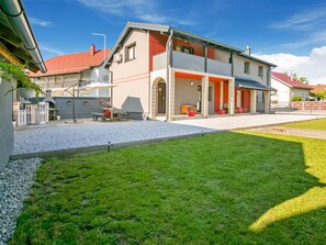Exterior - Lush Holiday Home in Svibovec Podravski with Hot Tub (Sracinec)