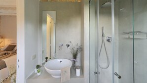 Shower, towels - Exotic Villa in San Ginesio With Private Pool (San Ginesio)