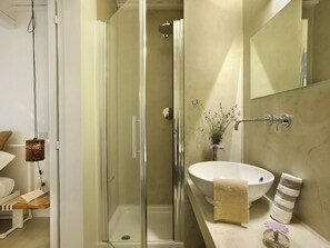 Shower, towels