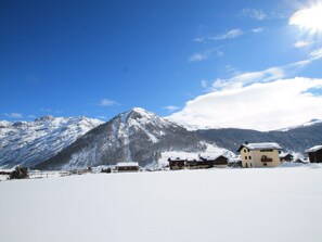 Exterior - Exotic Holiday Home in Livigno near Ski Area (Livigno)