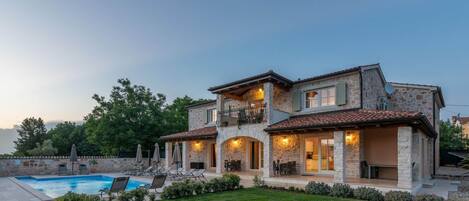 Villa | Pool | Indoor pool, outdoor pool