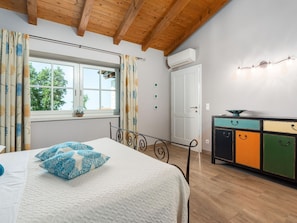 Villa | 4 bedrooms, iron/ironing board, travel cot, bed sheets