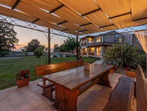 Villa | Dining - Picturesque Villa in Verteneglio With Pool (Brtonigla)