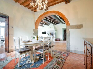Villa | Dining - Villa in Tuscany With Private Pool (Castiglion Fiorentino)