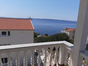 Apartment | Property grounds - Sea View Holiday Home in Okrug Gornji near Trogir (Okrug)