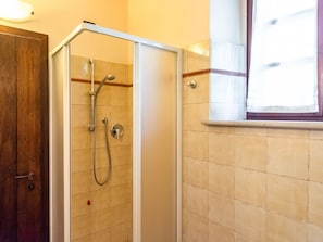 Shower, towels