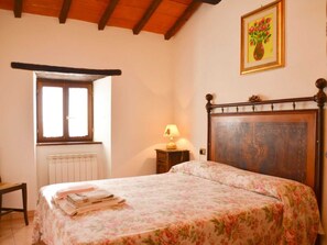 7 bedrooms, individually furnished, iron/ironing board - Belvilla by OYO Casa Anna (Cortona)