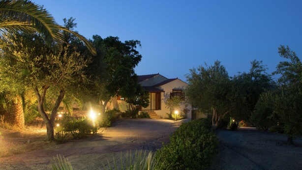 Exterior - Gorgeous Villa in Adele With Pool and Lovely Garden (Rethymno)