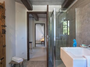 Bathtub, hair dryer, towels