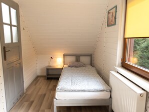 House | 3 bedrooms, individually furnished, bed sheets