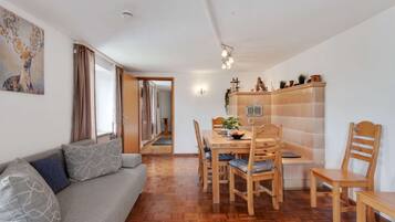 Apartment | Dining