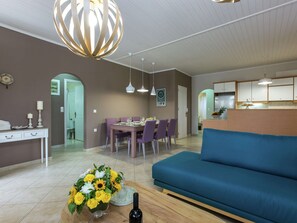 Villa | Dining