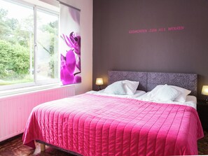 Villa | 4 bedrooms, individually furnished, iron/ironing board, bed sheets - Spacious Villa with Hot Tub & Sauna in Ardennes (Somme-Leuze)