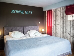 Villa | 4 sovrum, unika möbler, strykjärn/strykbräda och sängkläder