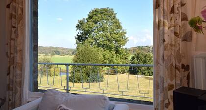 Spacious Villa with Hot Tub & Sauna in Ardennes