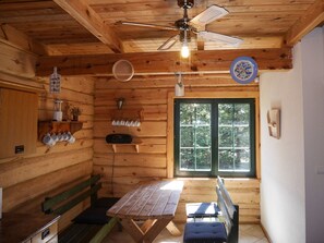 Dining - Wooden Cottage in Czarny Mlyn With Garden and Barbecue (Puck)