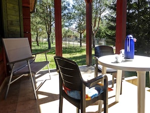 Balcony - Wooden Cottage in Czarny Mlyn With Garden and Barbecue (Puck)