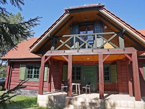 Exterior - Wooden Cottage in Czarny Mlyn With Garden and Barbecue (Puck)