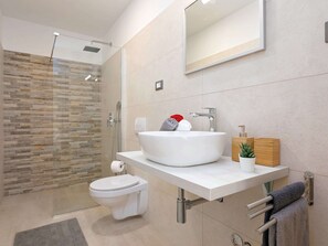 Villa | Bathroom