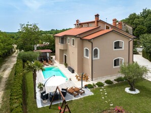Villa | Pool - Splendid Villa in Vižinada with Hot Tub (Vizinada)