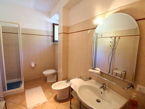 House | Bathroom - Farmhouse in Casperia With Pool & Scenic Views (Casperia)