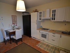 Private kitchen - Apartment Amidst Vineyards & Blue Skies (Coriano)