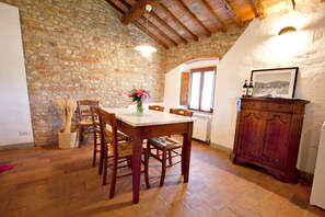 Cottage | Dining