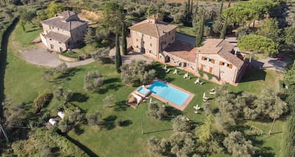 Tuscan Cottage With 2 Pools