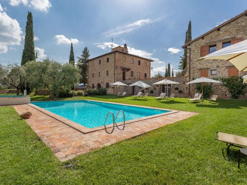 Tuscan Cottage With 2 Pools