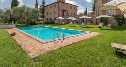 Tuscan Cottage With 2 Pools