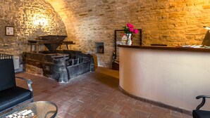 Unclassified image, 5 of 29, button - Stunning Farmhouse in Gubbio with Hot Tub & Pool (Gubbio)