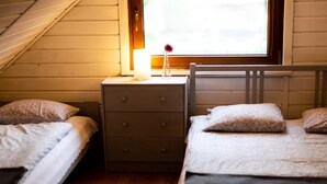 House | 1 bedroom, individually furnished - Charming Cottage - Fireplace, Terrace, Garden, Close to the Sea and the Lake (Choczewo)