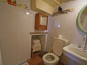Buồng tắm vòi sen, khăn tắm 