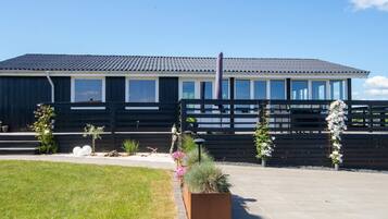 House | Pemandangan dari hartanah