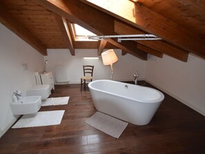 Bathroom - Apartment in Coriano Near Vineyards & Beaches (Coriano)