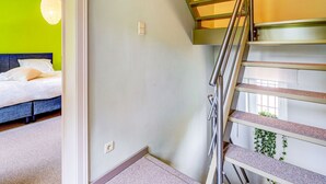 7 bedrooms, minibar, individually furnished, bed sheets