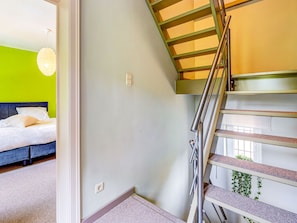 7 bedrooms, minibar, individually furnished, bed sheets
