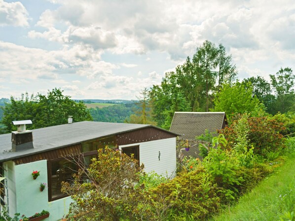 Exterior - Hill-view Holiday Home in Zschopau With Garden and Patio (Zschopau)