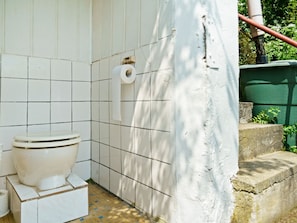 Shower, towels - Hill-view Holiday Home in Zschopau With Garden and Patio (Zschopau)