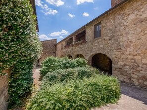 Exterior - Rustic Tuscan Hamlet With Swimming Pool, Among the Chianti Vineyards (Castellina in Chianti)