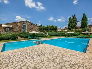Pool - Rustic Tuscan Hamlet With Swimming Pool, Among the Chianti Vineyards (Castellina in Chianti)