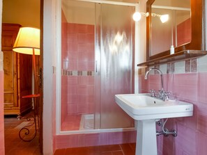 Bathroom - Rustic Tuscan Hamlet With Swimming Pool, Among the Chianti Vineyards (Castellina in Chianti)