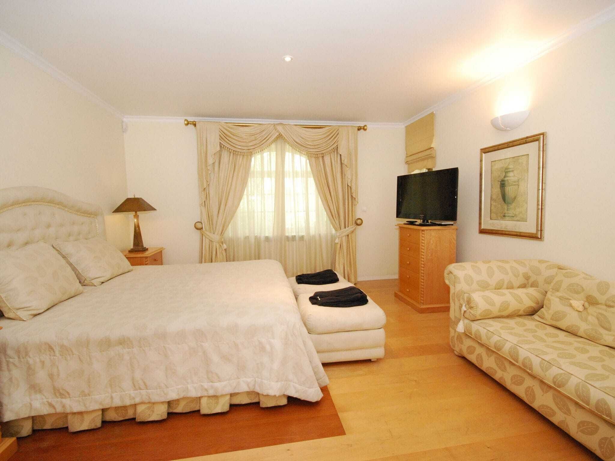 Villa | 5 bedrooms, individually furnished